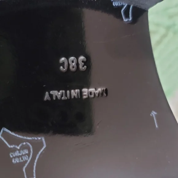 CHANEL Authentic Black Leather Loafers with Gold Accents sz 38 - Picture 7 of 10